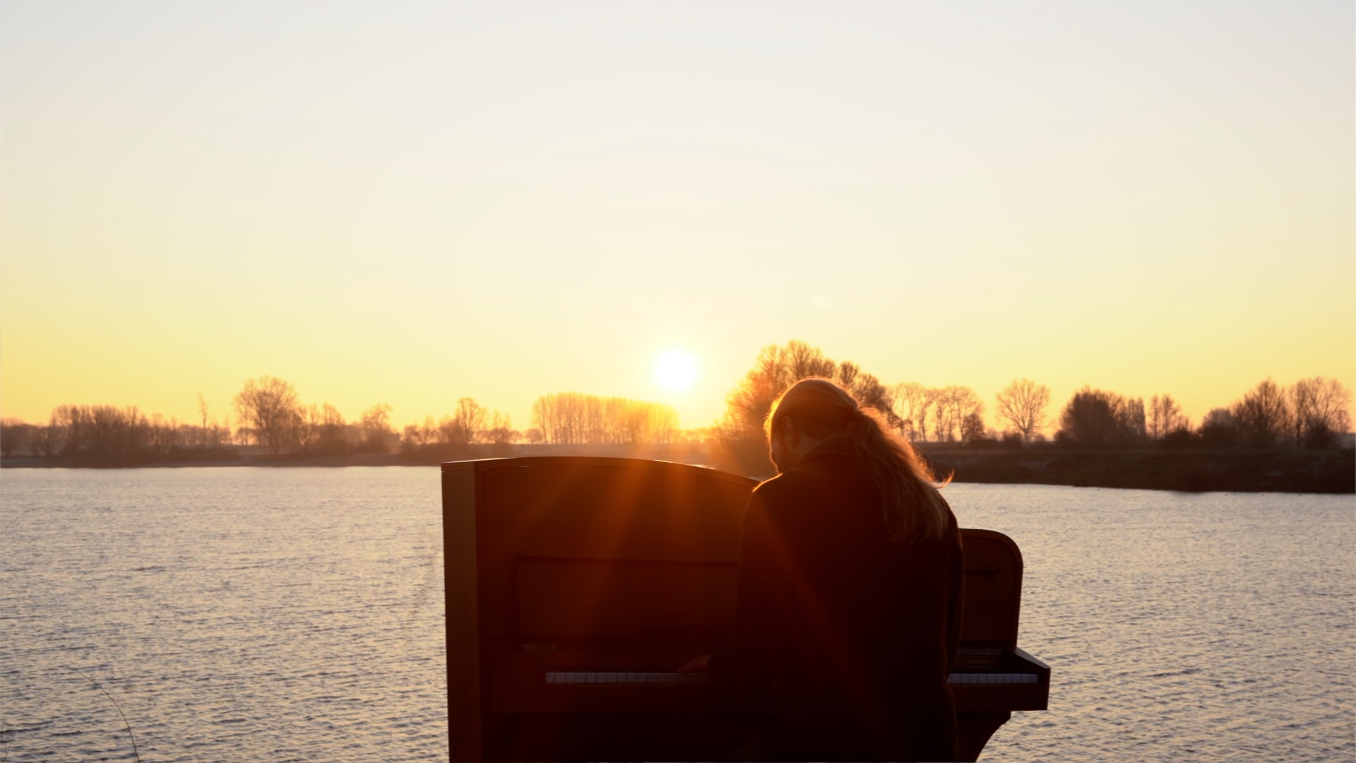 Jacco Wynia - Sun Piano yellow Newborn Sun Videoclip and teaser